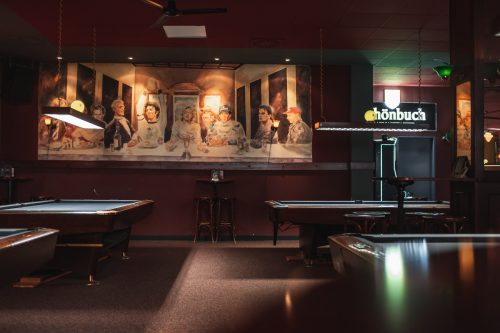 Billardtisch Übersicht im Sportcafe Crambolage